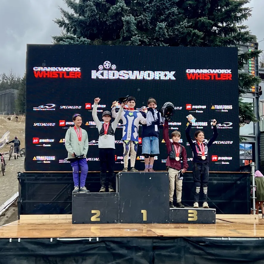 Podio de B-Line en Whistler